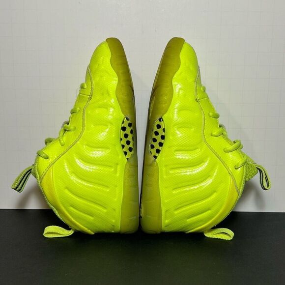 Toddlers NIKE Little Posite One Volt Sneakers / Size 9C - Picture 6 of 9